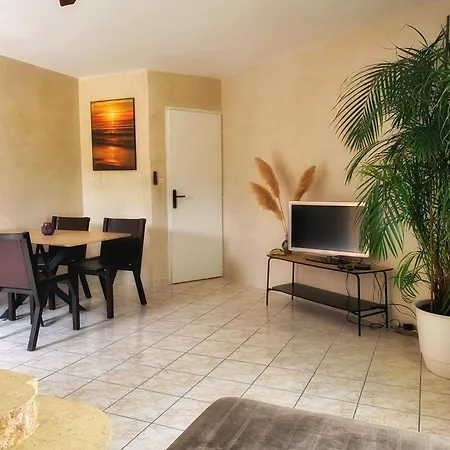 Сasa de vacaciones Maison Paisible Avec Jardin - Proche Du De