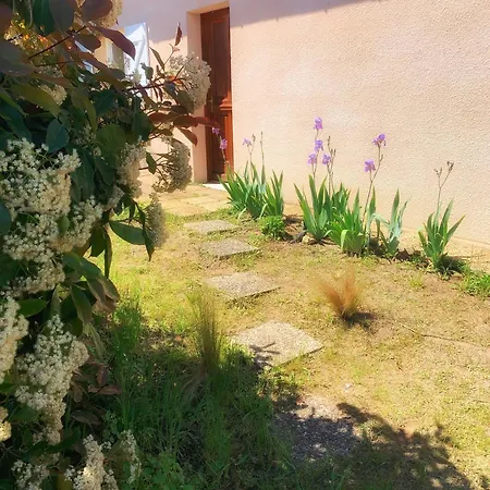 Maison Paisible Avec Jardin - Proche Du De Сasa de vacaciones *