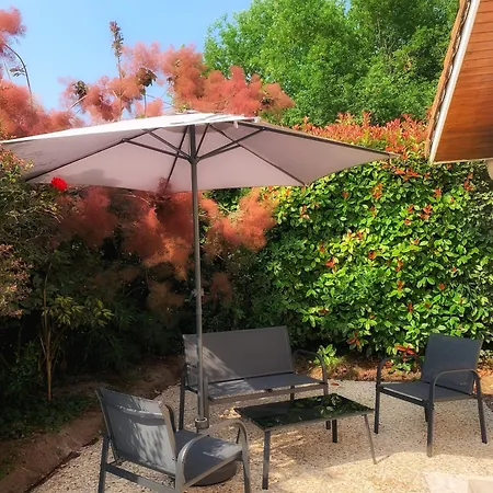 Maison Paisible Avec Jardin - Proche Du De