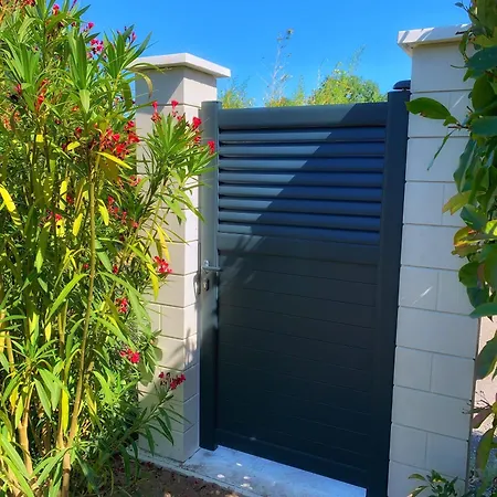 Maison Paisible Avec Jardin - Proche Du De
