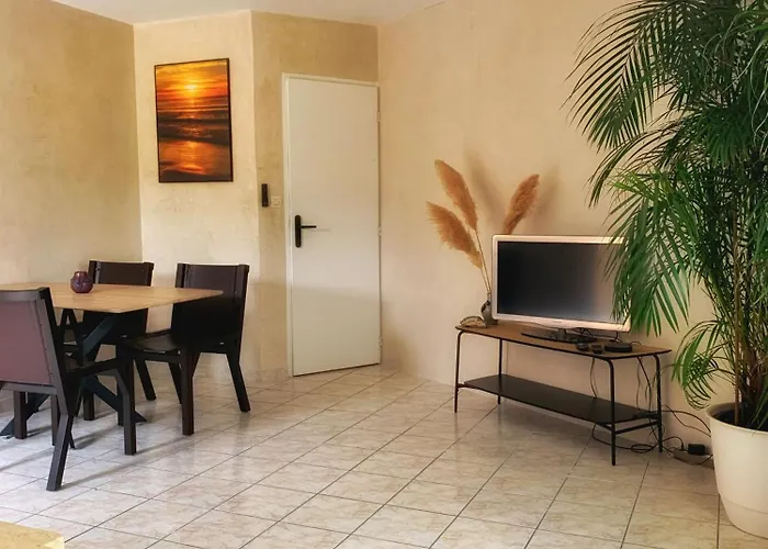 Dom wakacyjny Maison Paisible Avec Jardin - Proche Du De