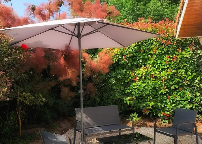 Maison Paisible Avec Jardin - Proche Du De