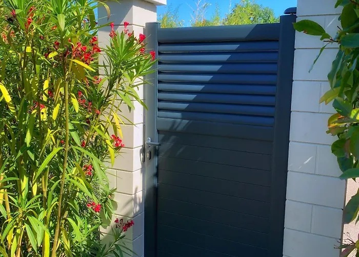 Maison Paisible Avec Jardin - Proche Du De