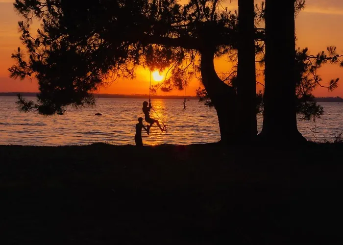 Maison Paisible Avec Jardin - Proche Du De *